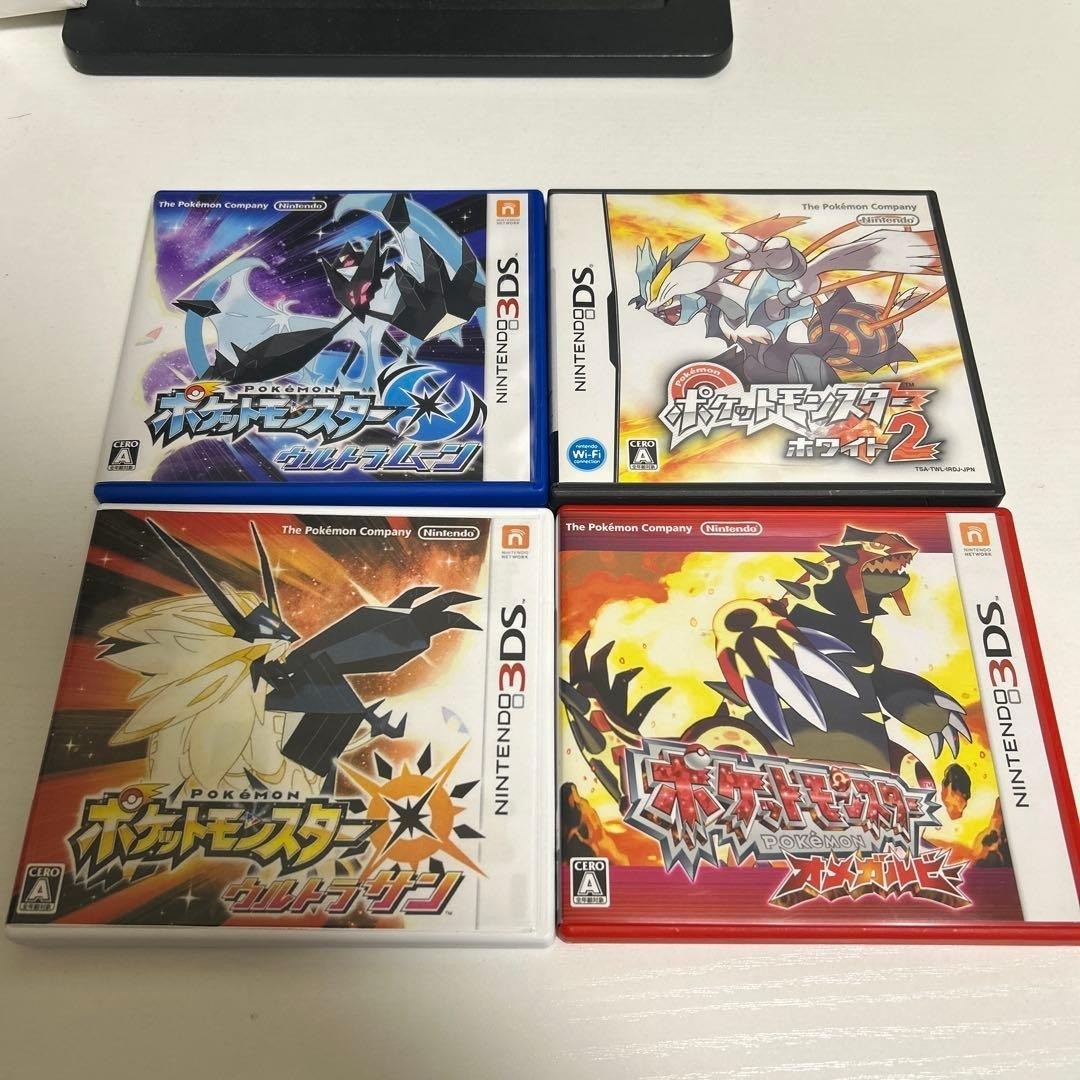 Nintendo 3DS White w/ Charger Box + 4 Pokemon Games Ultra Sun Moon Ruby 3762AK
