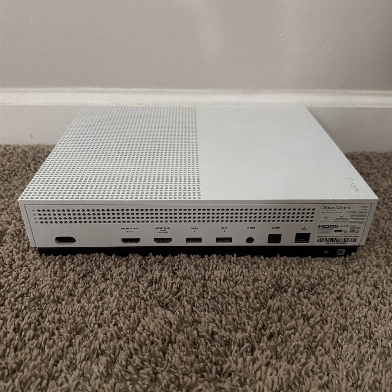 Xbox One S 1TB White Console Bundle with 1 Game and Controller OEM