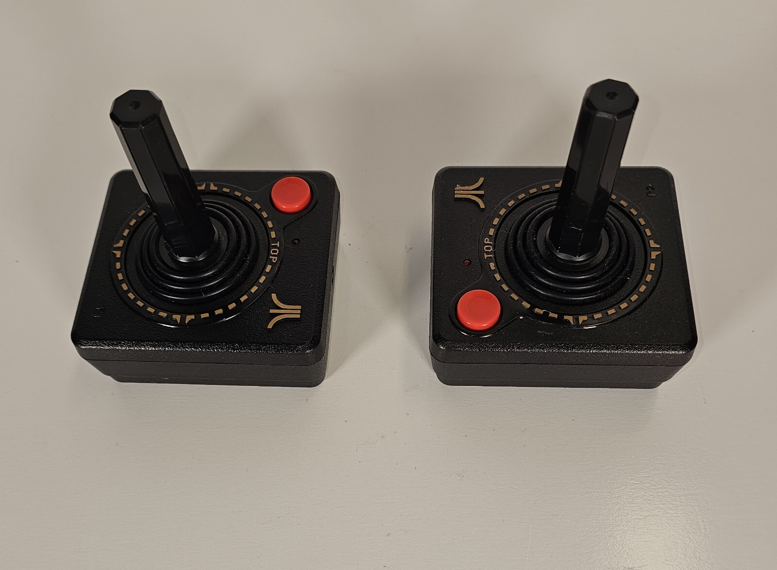 Atari vintage Flashback 2 video game console 2 wireless controllers power supply
