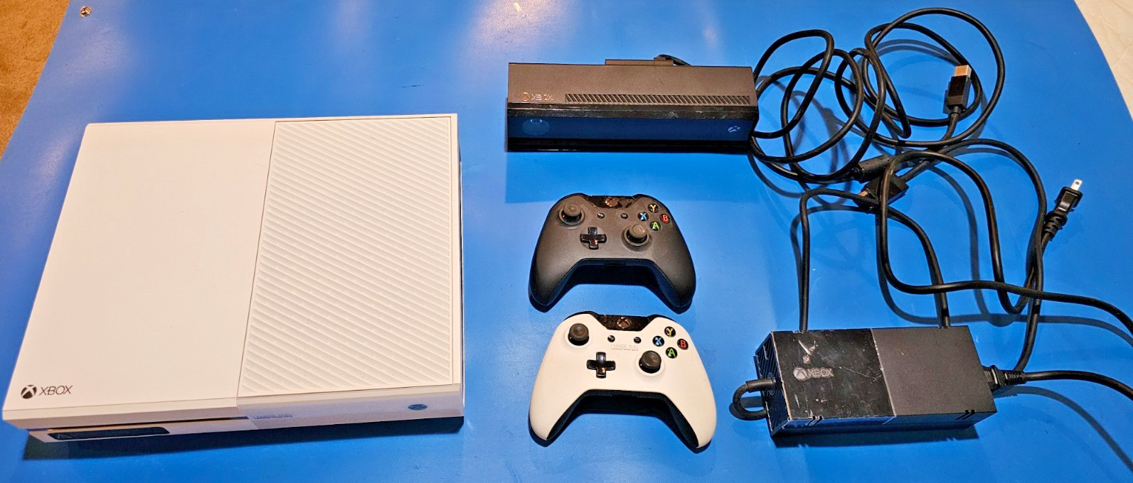 Xbox One “I Made This” Launch Team 2013 Console + Controlers + Kinect