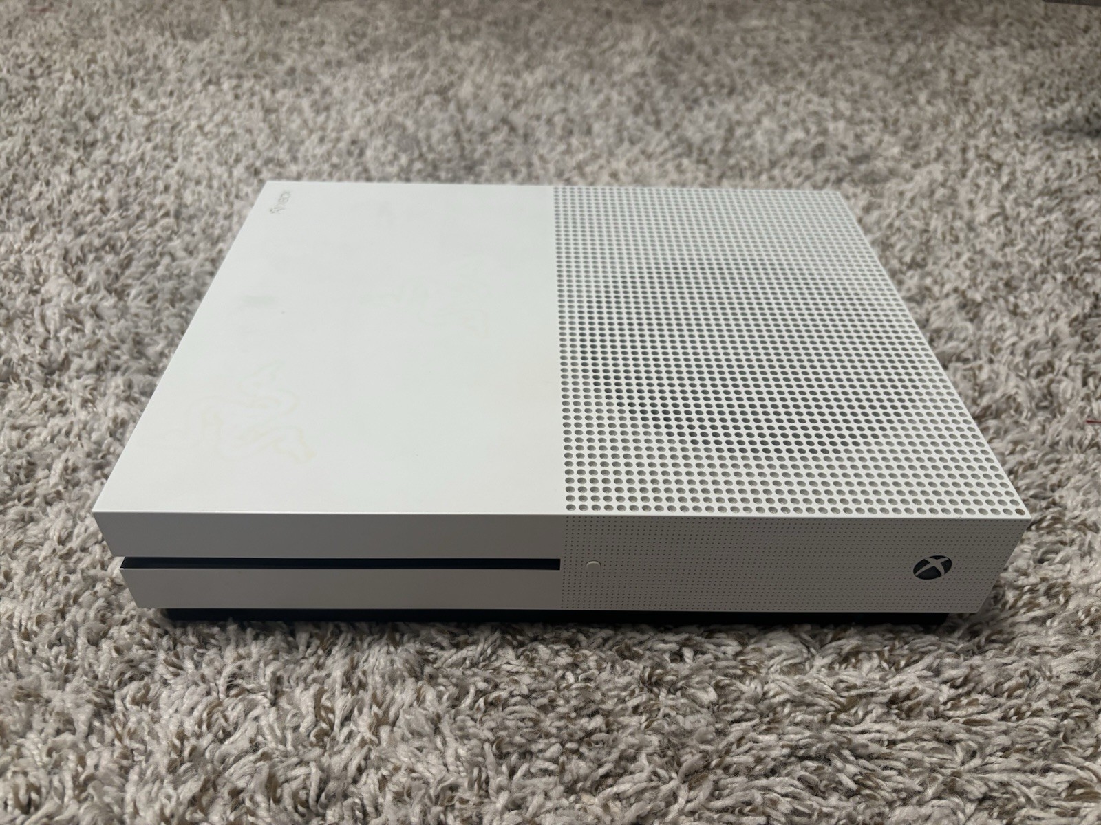 Xbox ONE S 500 Gb / 1 Remote / 8 Games