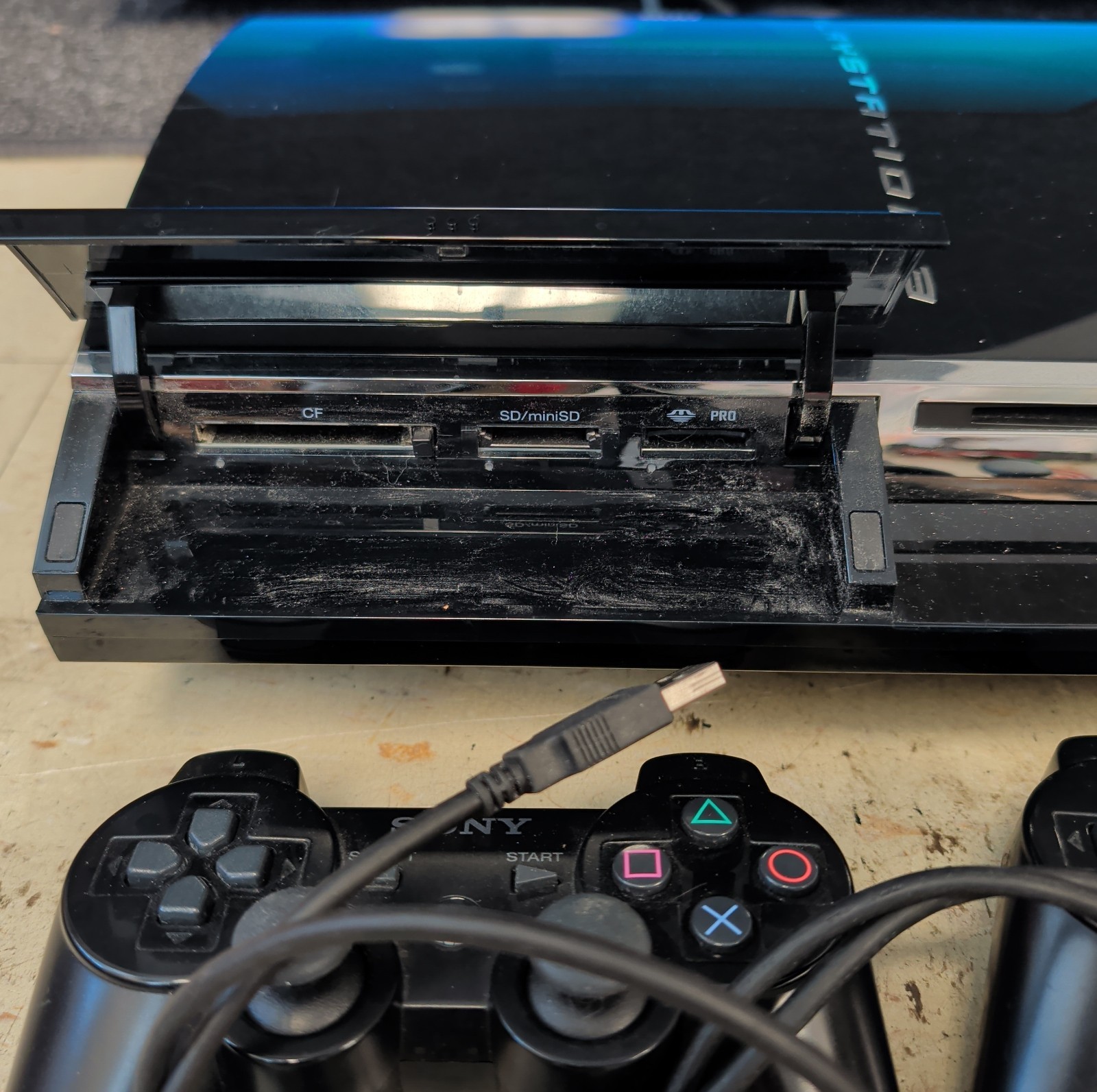 Sony PS3 CECHE01 Backward Compatible 80GB Console W/2 Controllers & Cords TESTED