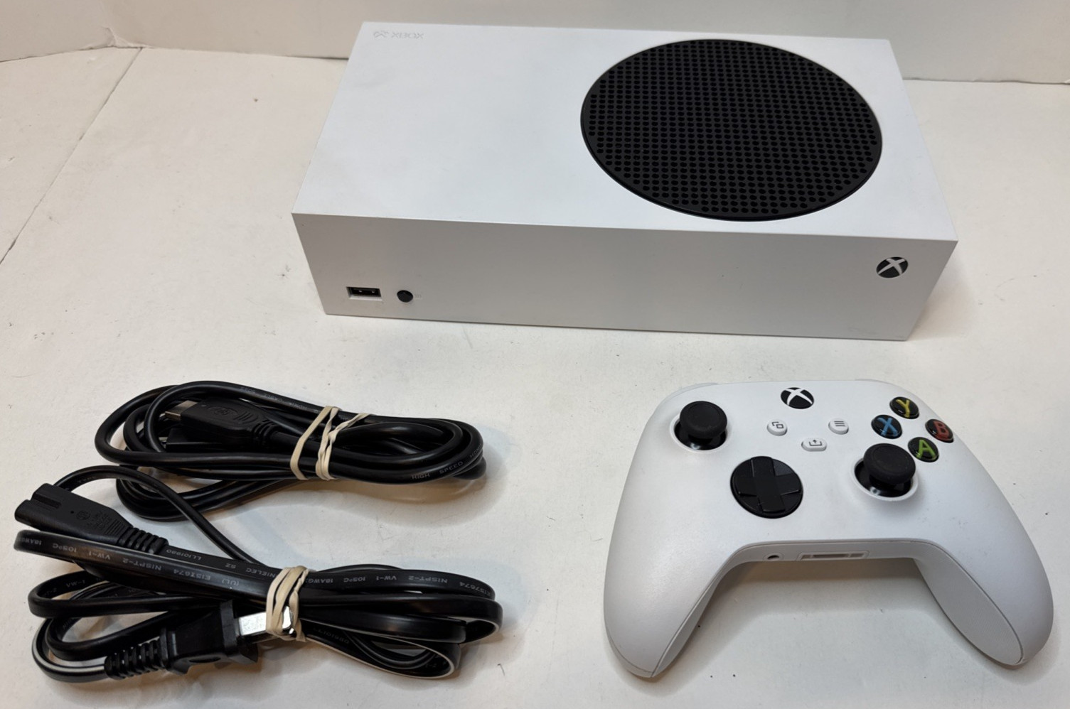 Microsoft Xbox Series S 512GB WHT Console 1883 W/Cords, & Controller 4217