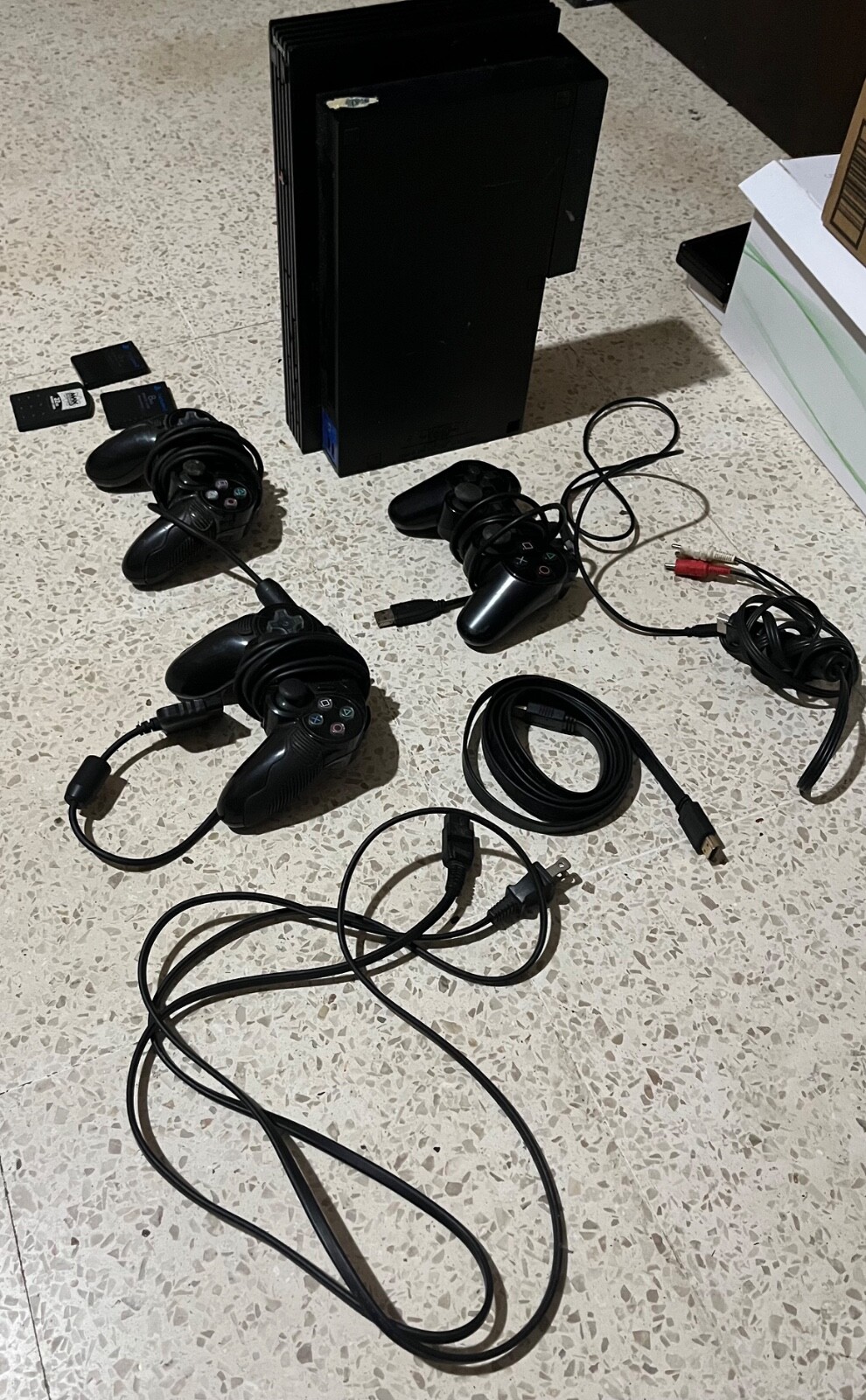 Sony PlayStation 2 Console – Black (SCPH-39001) with all cables