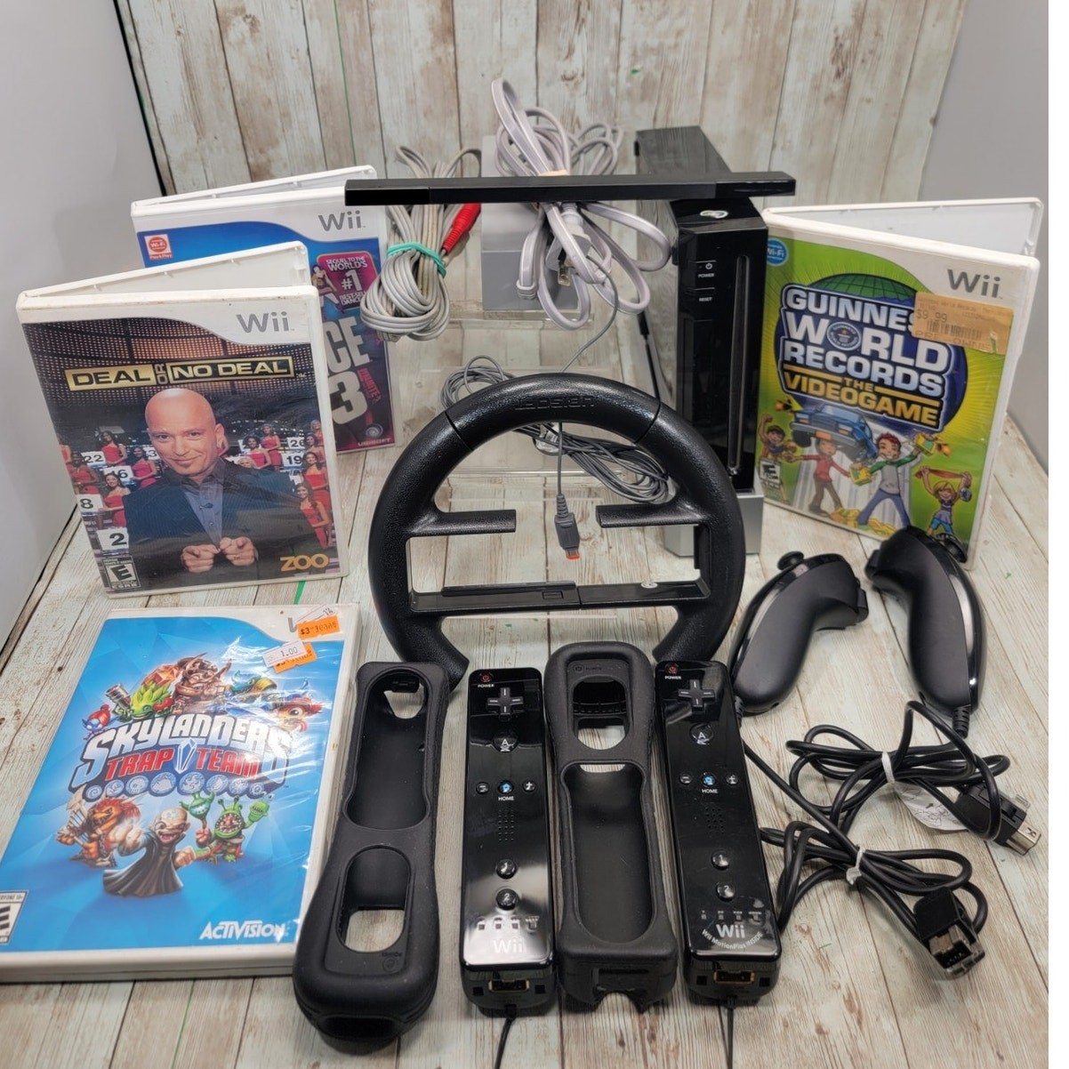 Nintendo Wii RVL-001 Black GameCube Compatible Console Bundle 4 Free Games