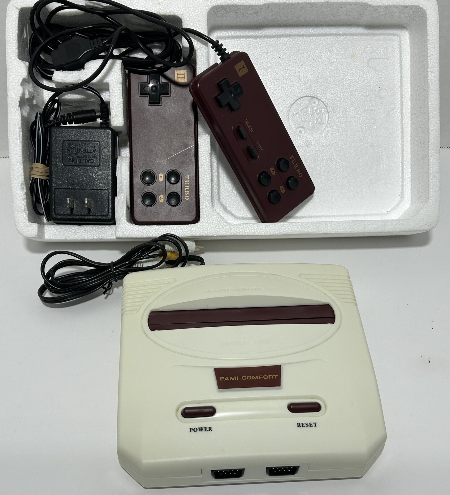 Nintendo Famicom (clone) Fami-Comfort Console W/games