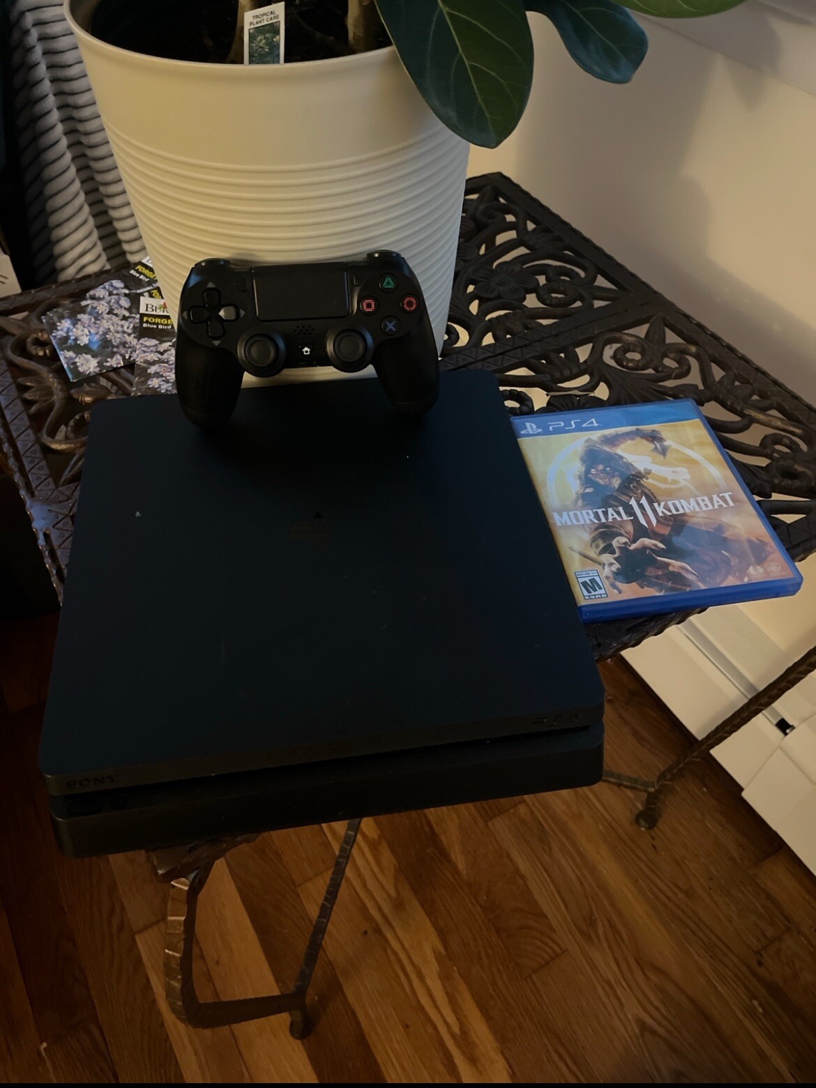 PS4 Slim 2016 w/MortalKombat 11