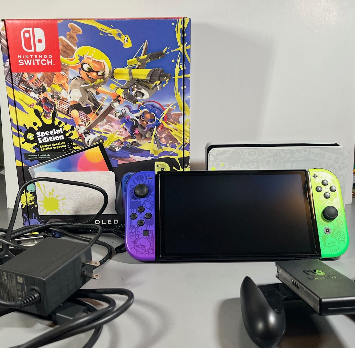 Nintendo Switch OLED Splatoon 3 Edition – Excellent Condition.