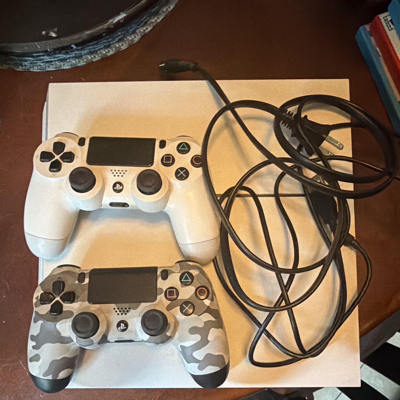 Sony PlayStation 4 PS4 White Console w/ 2 DualShock 4 Controllers & Cable