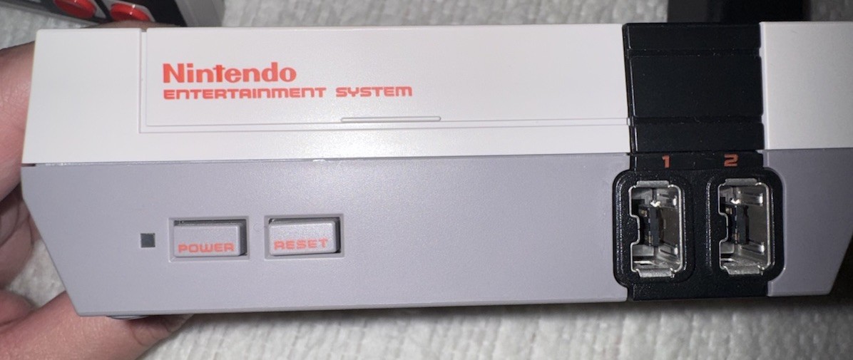 Nintendo NES Classic Mini Edition CLV-001 Console HDMI Region Free w/ Controller