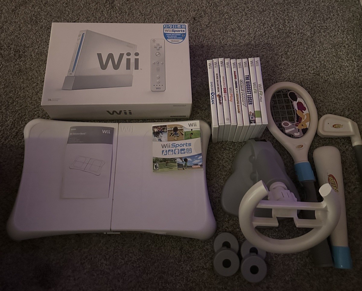 Nintendo Wii Console Complete In Box CIB Wii Sports, Wii Fit, 10 Game Bundle