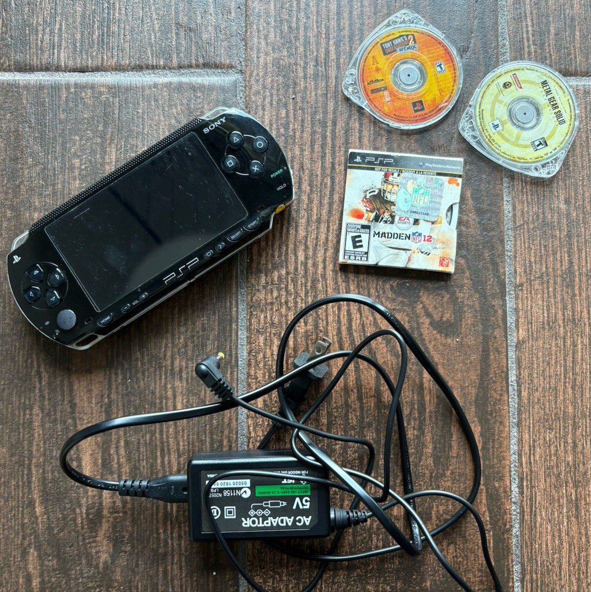 SONY PSP 1000 BLACK HANDHELD TESTED WORS WITH CHARGER & 3 GAMES US SELLER