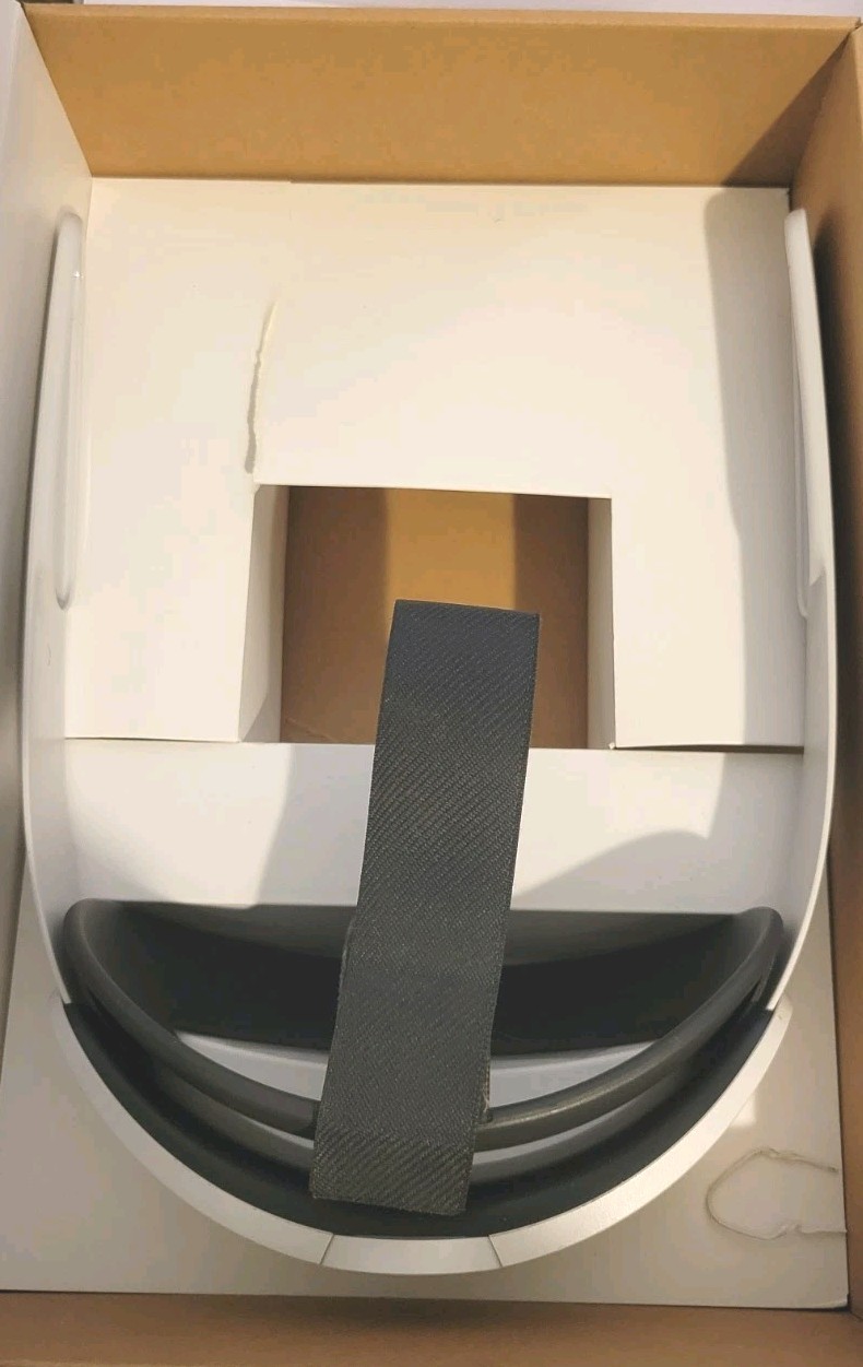 Meta Oculus Quest 2 128GB Virtual Reality Headset – White + Comfort Head Strap