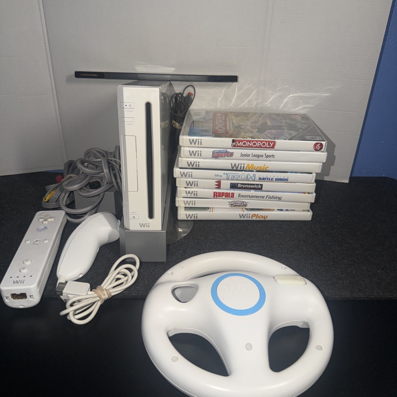 Nintendo Wii RVL-001 Console Bundle 1 Controller 1 Nunchuck 8 Games Tested