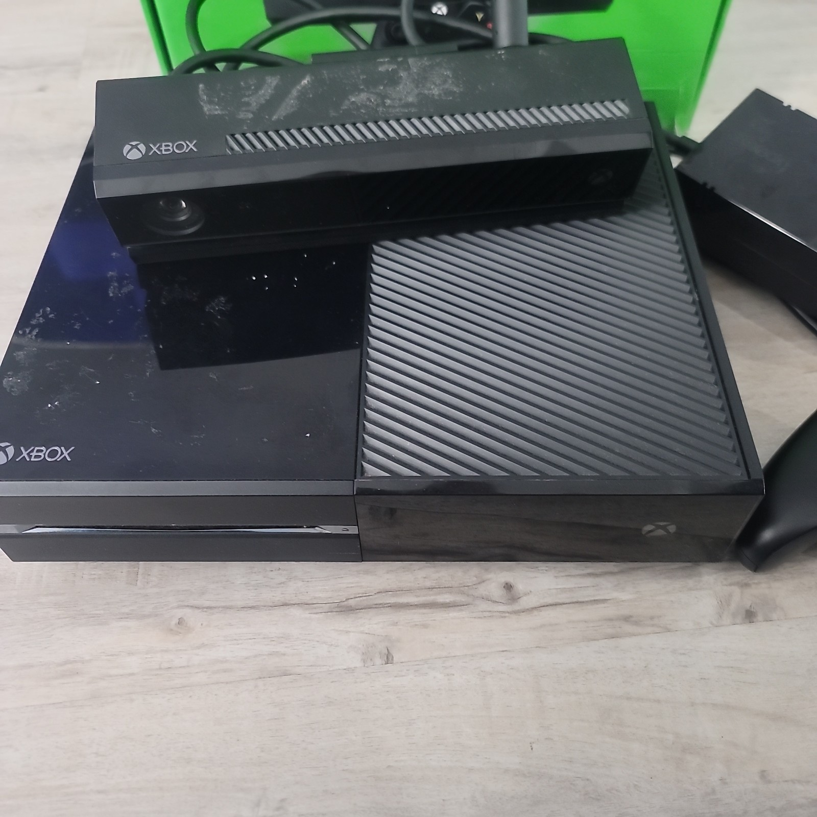 Xbox One 500GB Bundle Kinect Controller 8 Games