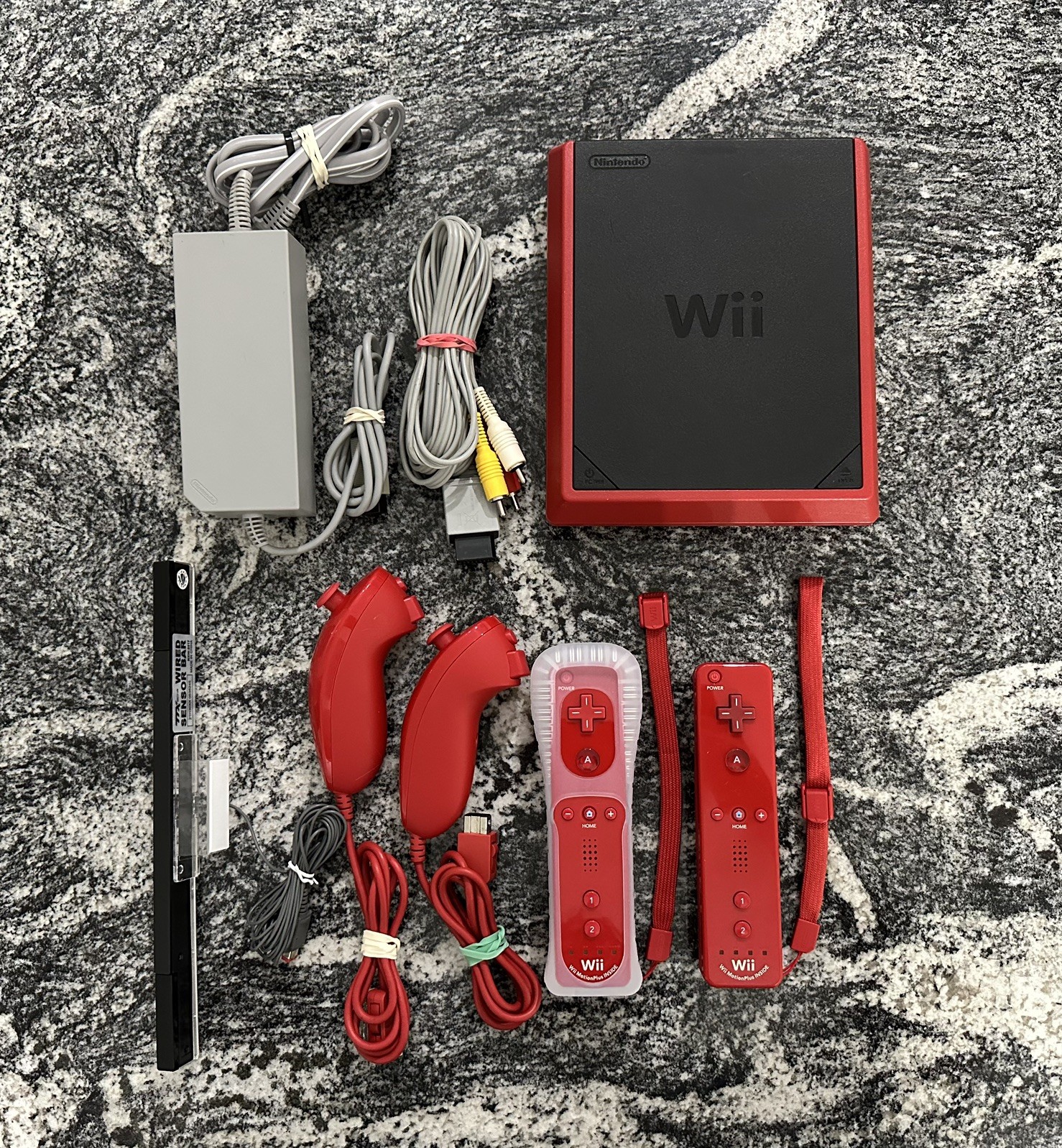 Nintendo Wii Mini Video Game Console RVL-201 Red