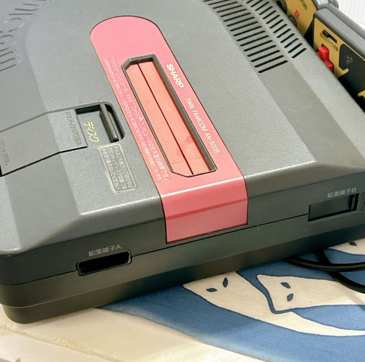 Sharp Twin Famicom console Black AN-500B Opertion Confirmed From Japan