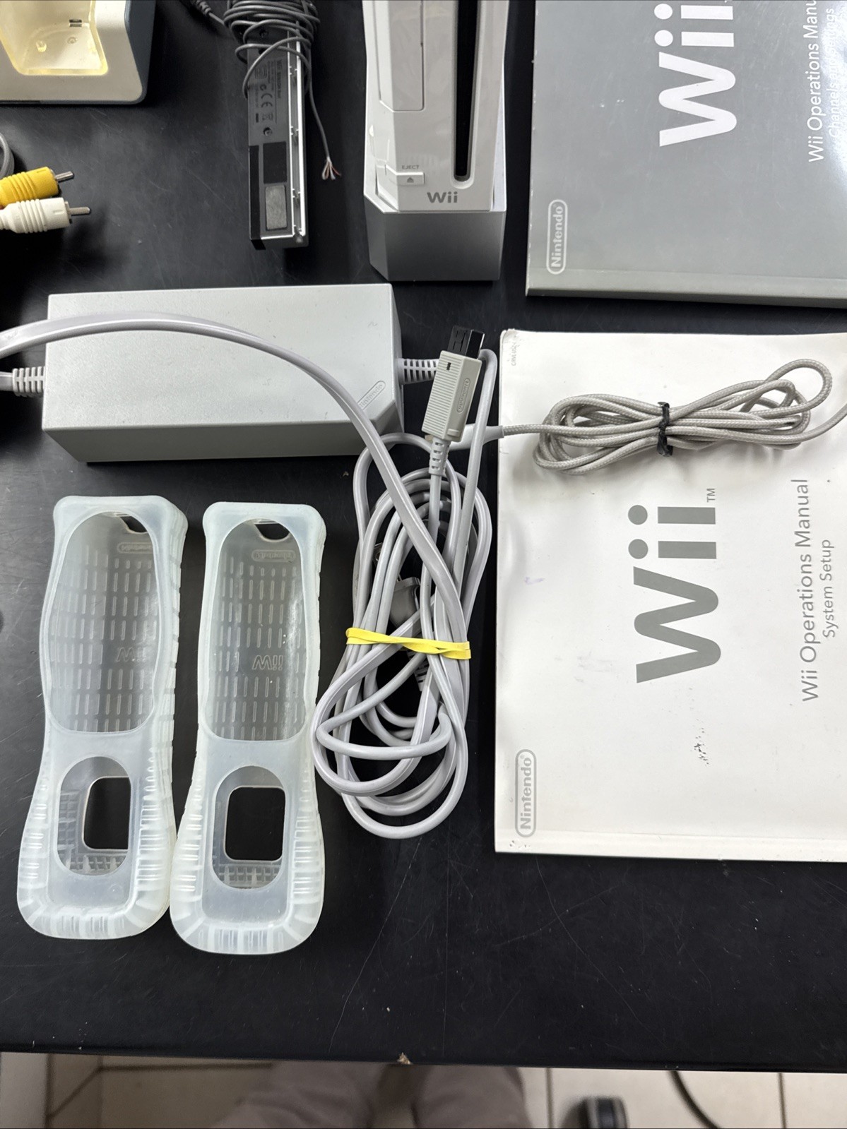 2006 Nintendo Wii Home Console (RVL-001) Composite RCA UNTESTED No Wii Motes B38