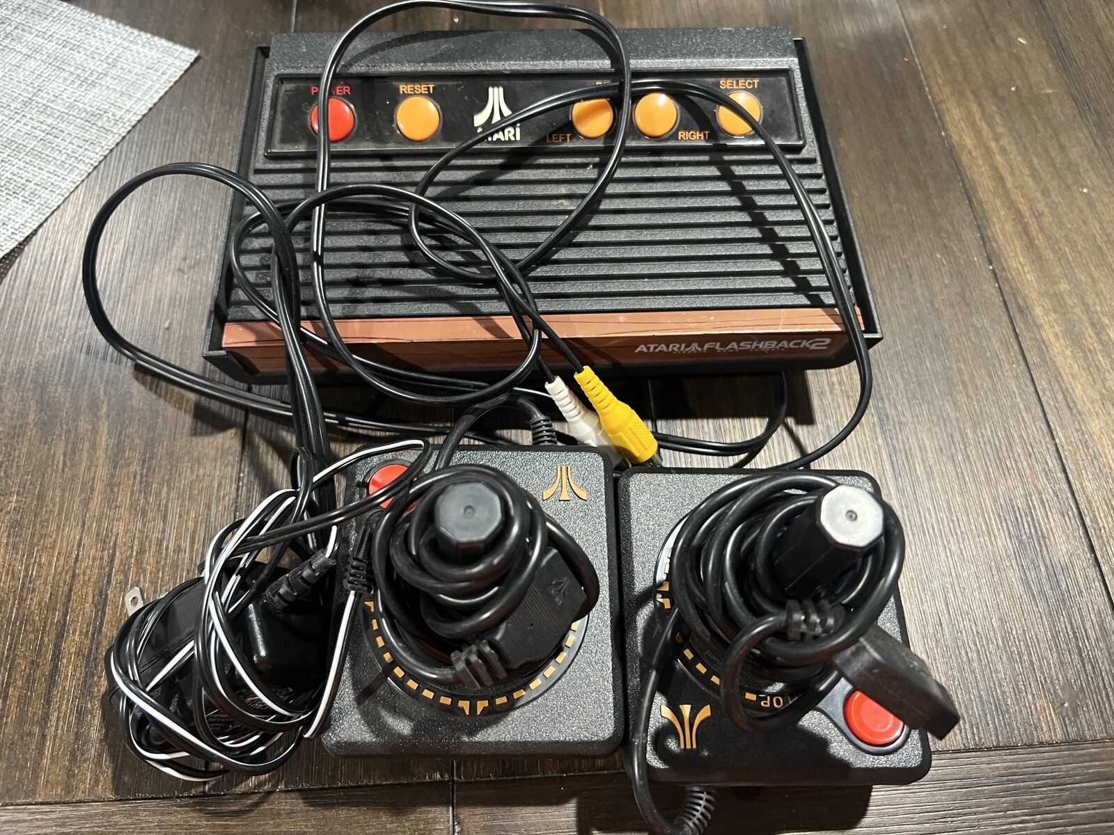 ATARI FLASHBACK 2 Classic Game Console TV Plug In 40 Built In Games. Vintage