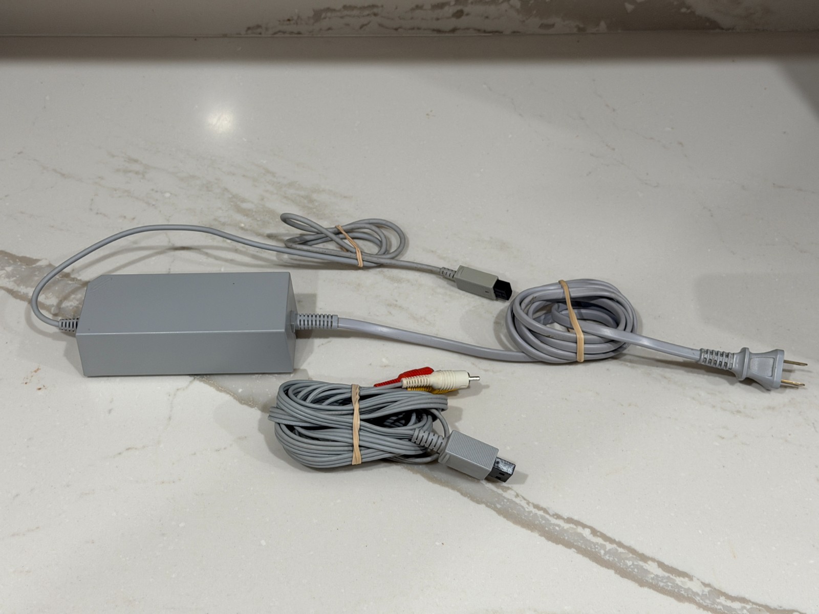 Nintendo Wii Console with Wii Remote, Nunchuck, Wires, Super Mario Sluggers Game