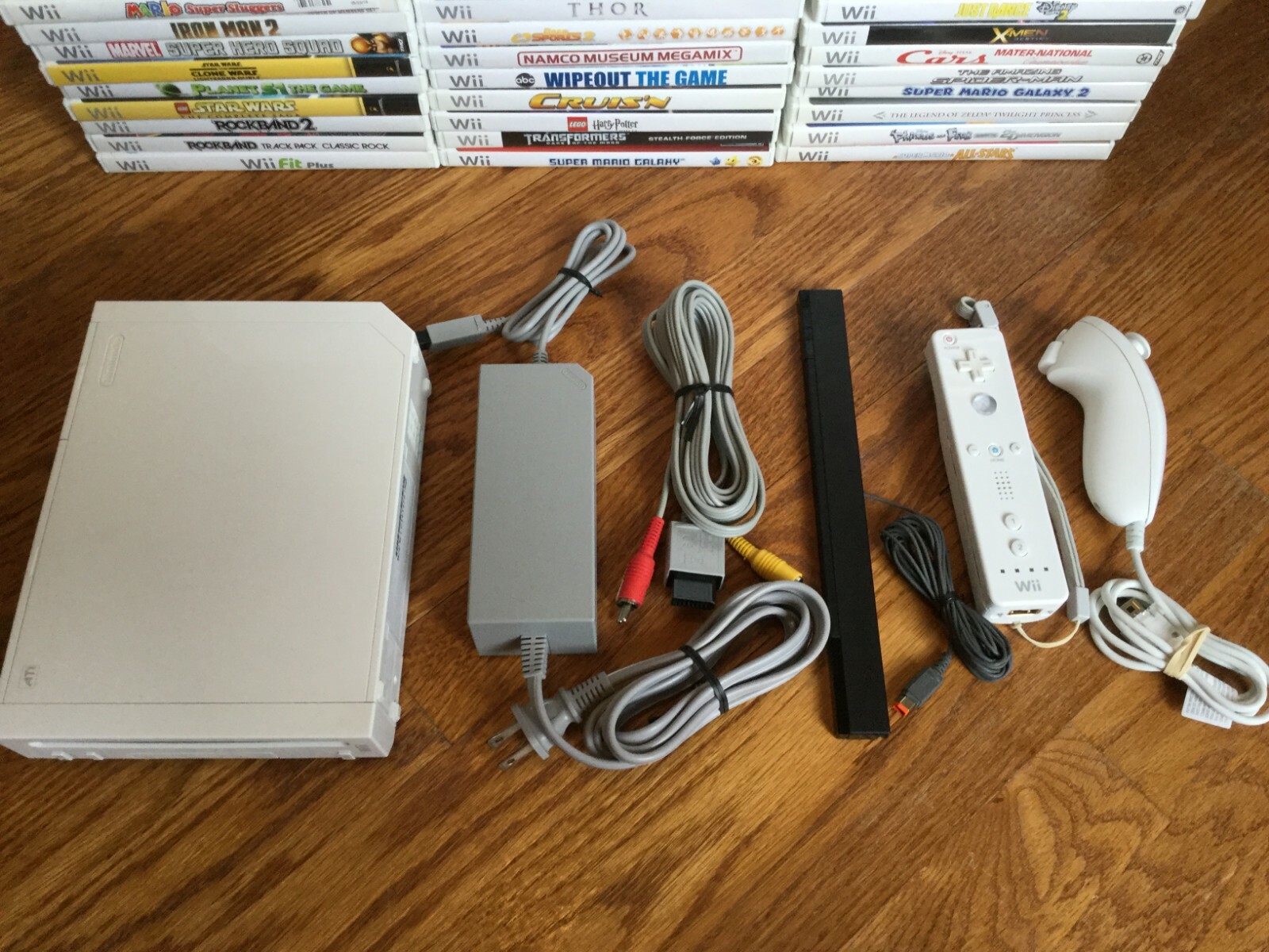 Nintendo Wii White System Console Bundle + CHOOSE 1 GAME USA Read Description