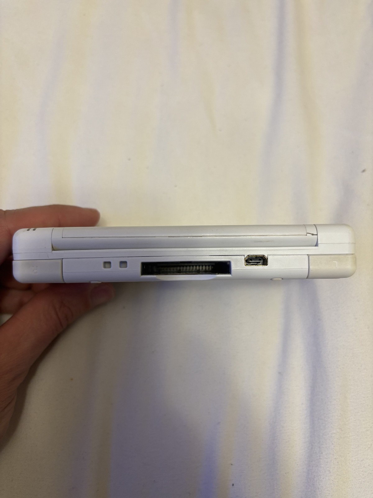 Nintendo DS Lite Handheld Console – Polar White – Charger included – No Stylus
