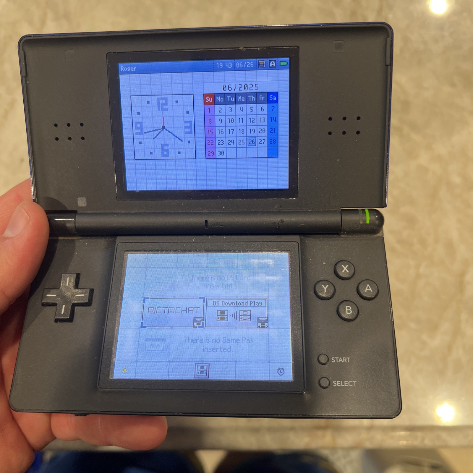 Nintendo DS Lite Console Cobalt/Black – Top Screen Cuts Out Read