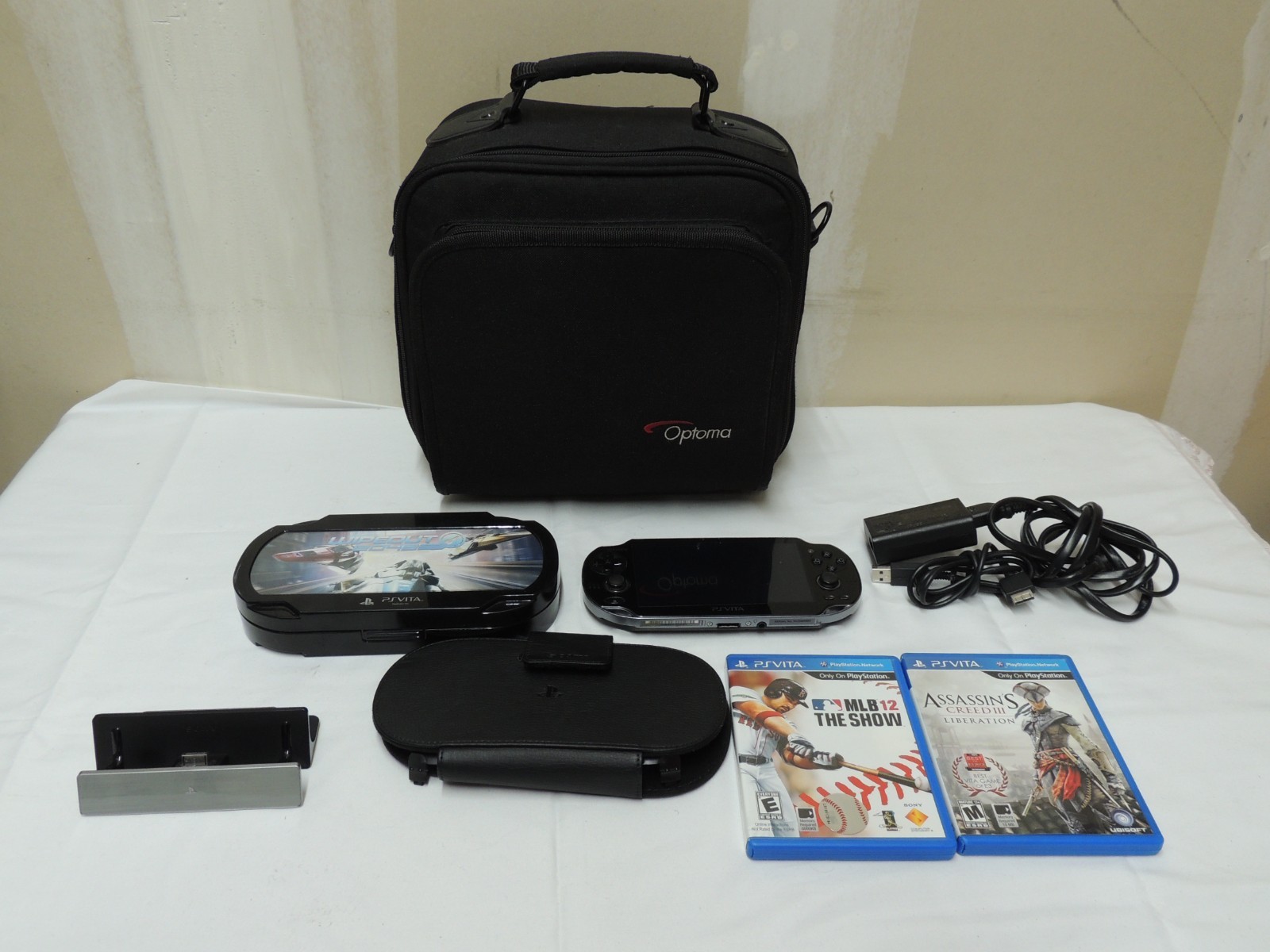 Sony PlayStation PSVita PCH-1001 Handheld Console Black w/ 2GAMES and 4GB memory