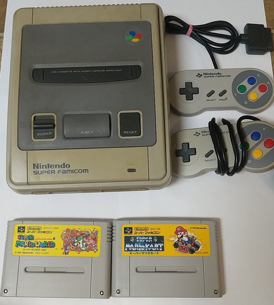 Nintendo Super Famicom Console + 2 Marios + 2 Controllers – HVC-002. BMcx07