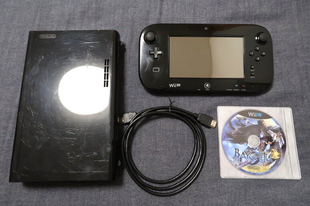 Nintendo WiiU　32GB Console & Gamepad & BAYONETTA2　Black　WUP-101(01)　NTSC-J［B-20］