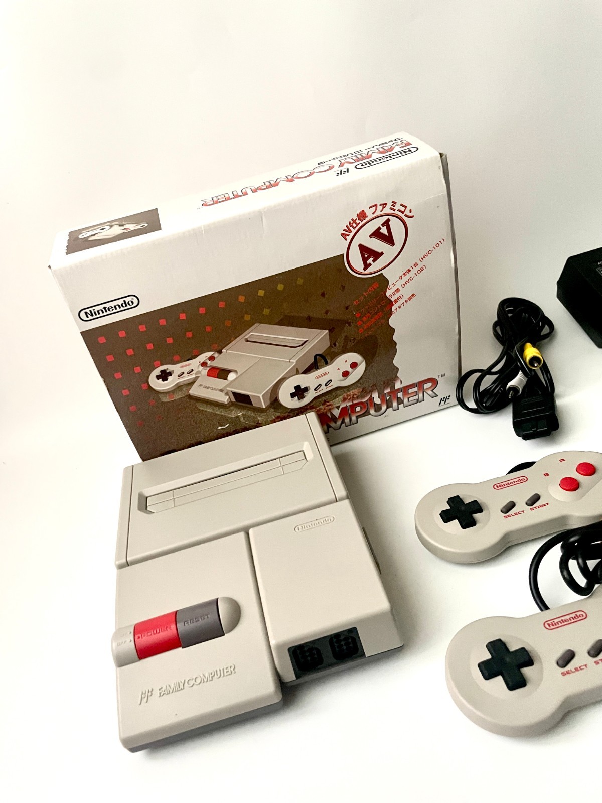 Nintendo Famicom Console System HVC-101 Boxed AV Family Computer Complete Set