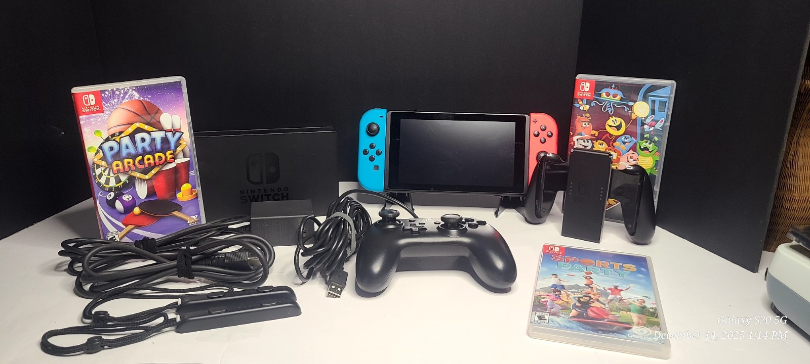 Nintendo Switch Console Bundle/ Controller, 4 Games, Charging Cable, HDMI Cable
