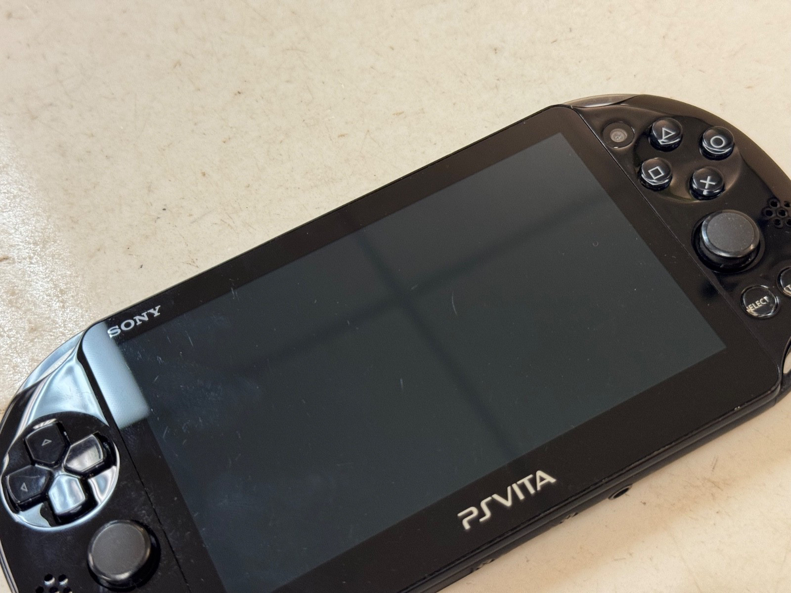 Sony PS Vita PCH-2001 8gb – **broken home button**