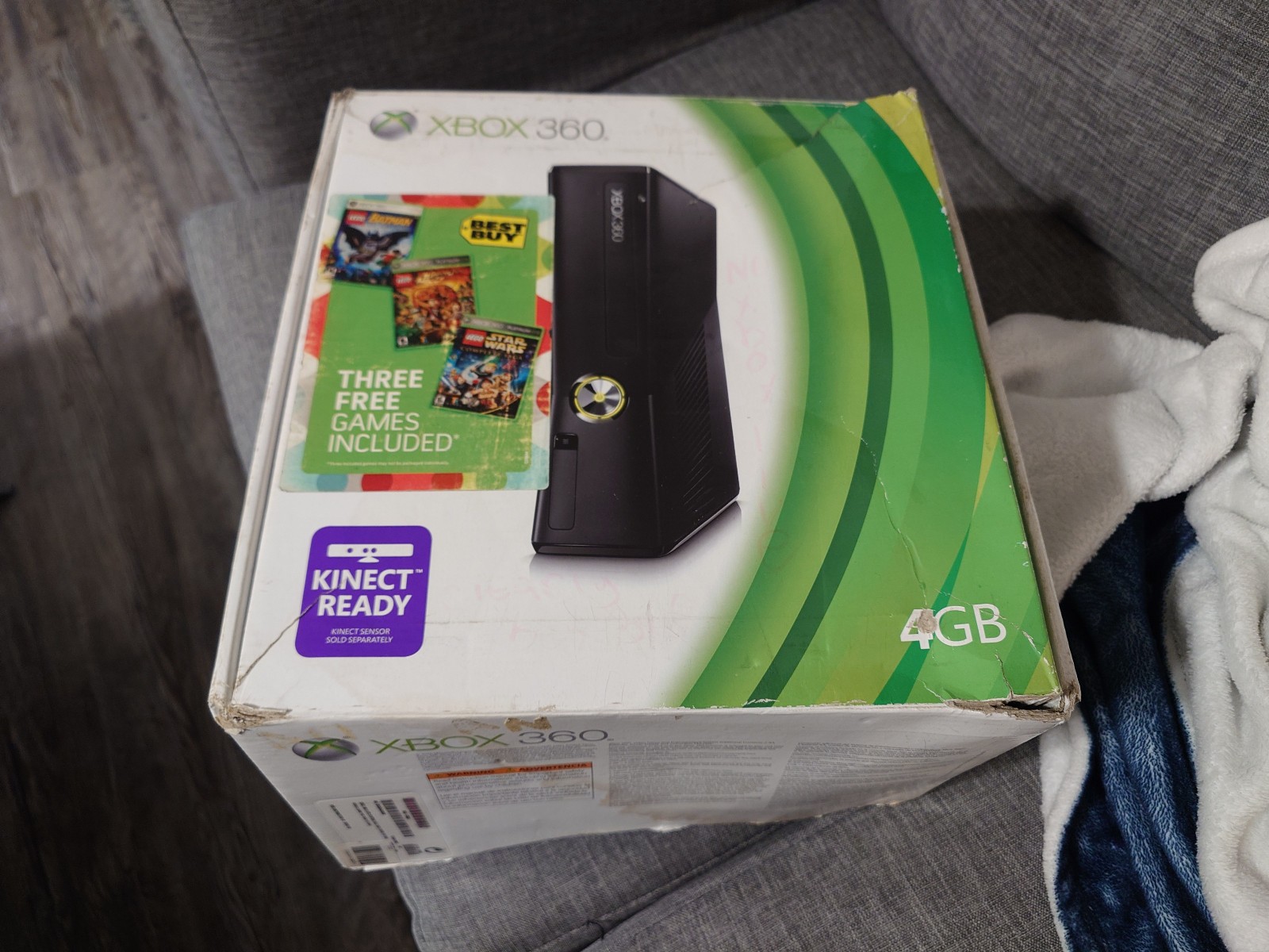 Microsoft Xbox 360 S 4GB w/ 2 Controllers and Original Box