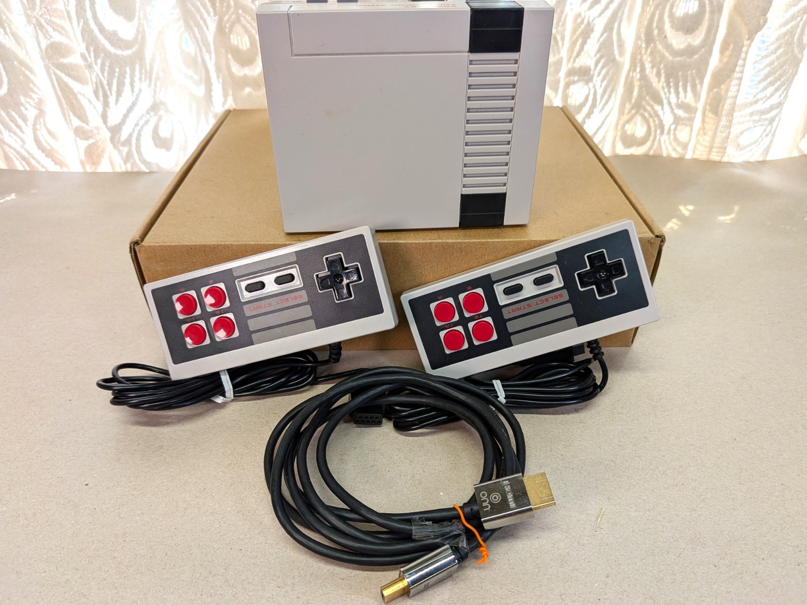 COOL BABY FAMILY COMPUTER SYSTEM VIDEO GAME W/2 CONTROLERS AND HDMI CABLE