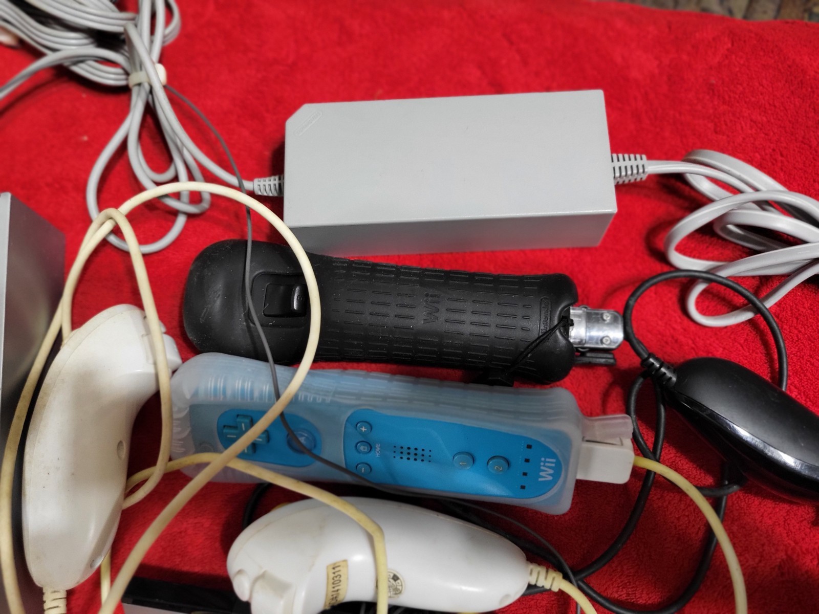 NINTENDO WII CONSOLE W/Antenna & Extra Controllers Tested Works