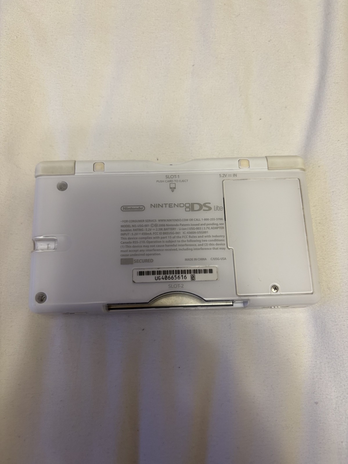 Nintendo DS Lite Handheld Console – Polar White – Charger included – No Stylus
