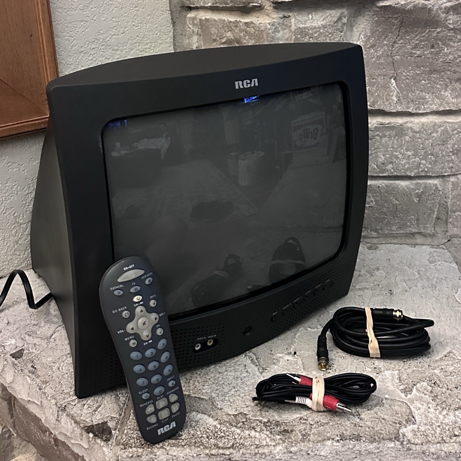 Near Mint RCA Front A/V Input Retro CRT Gaming TV 13” Television +Remote Vintage