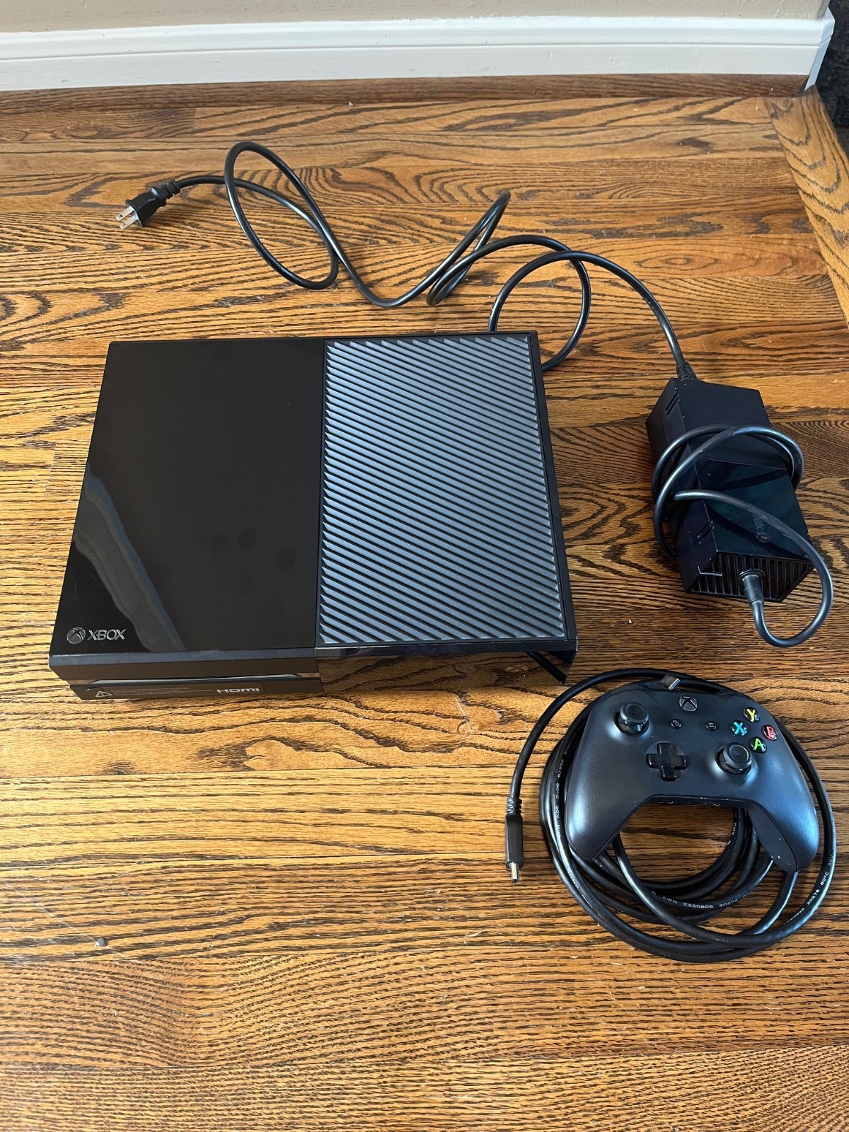 Microsoft Xbox One Console + controller, all cords & Call of Duty
