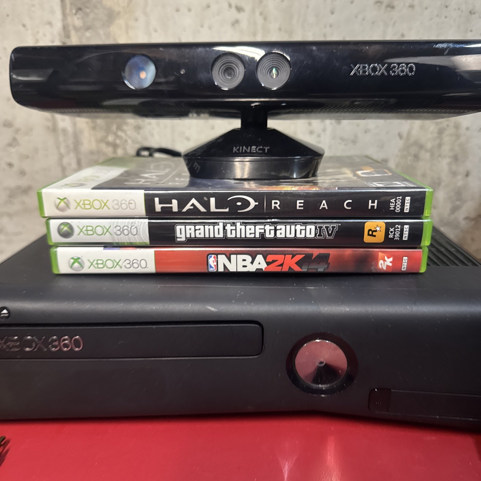 Xbox 360 S Console Model 1439 Bundle 250 + Kinect + 3 Games No HDD E