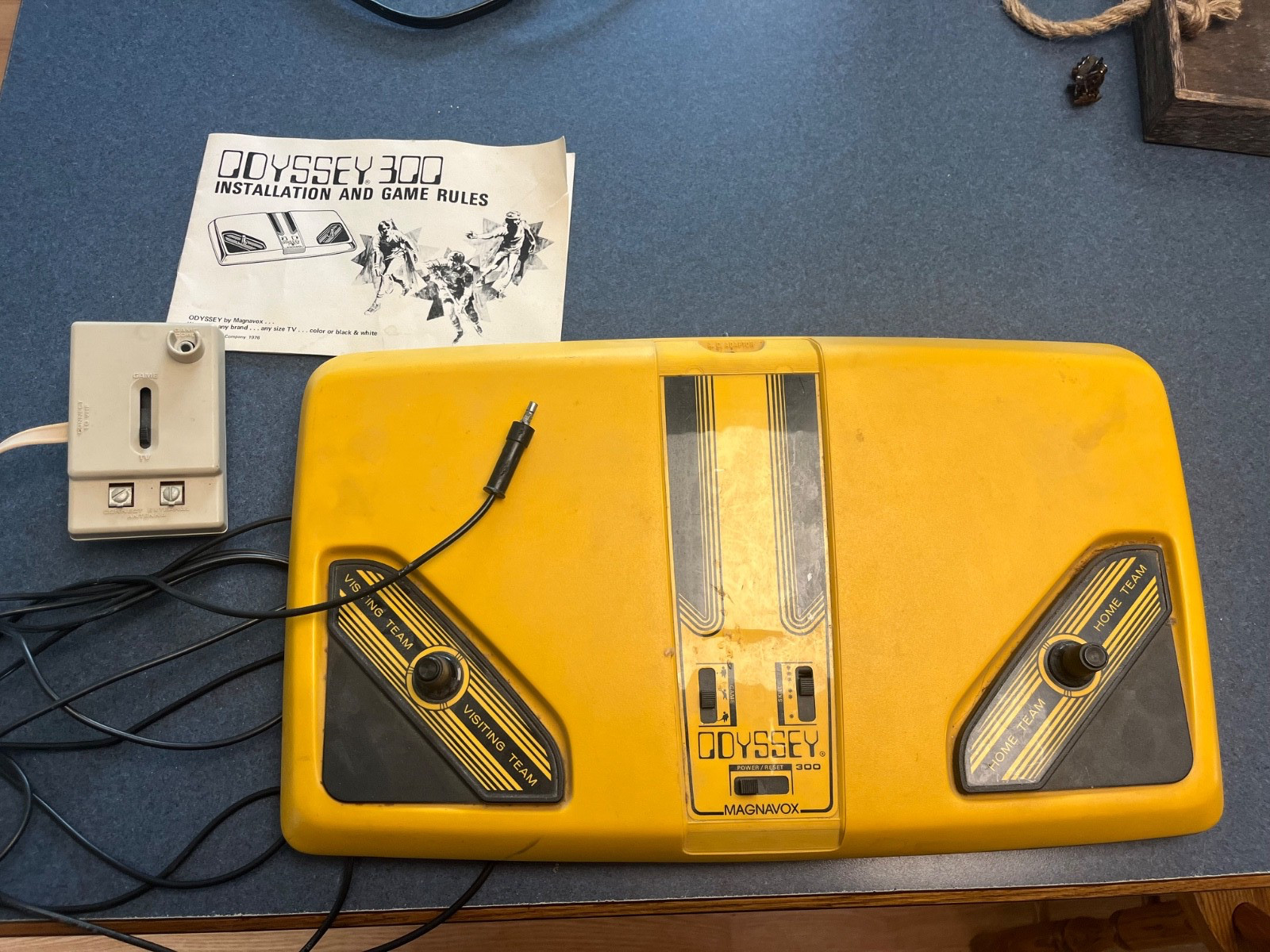 Vintage 1976 Magnavox Odyssey 300 TV Computer Game Console with adapter