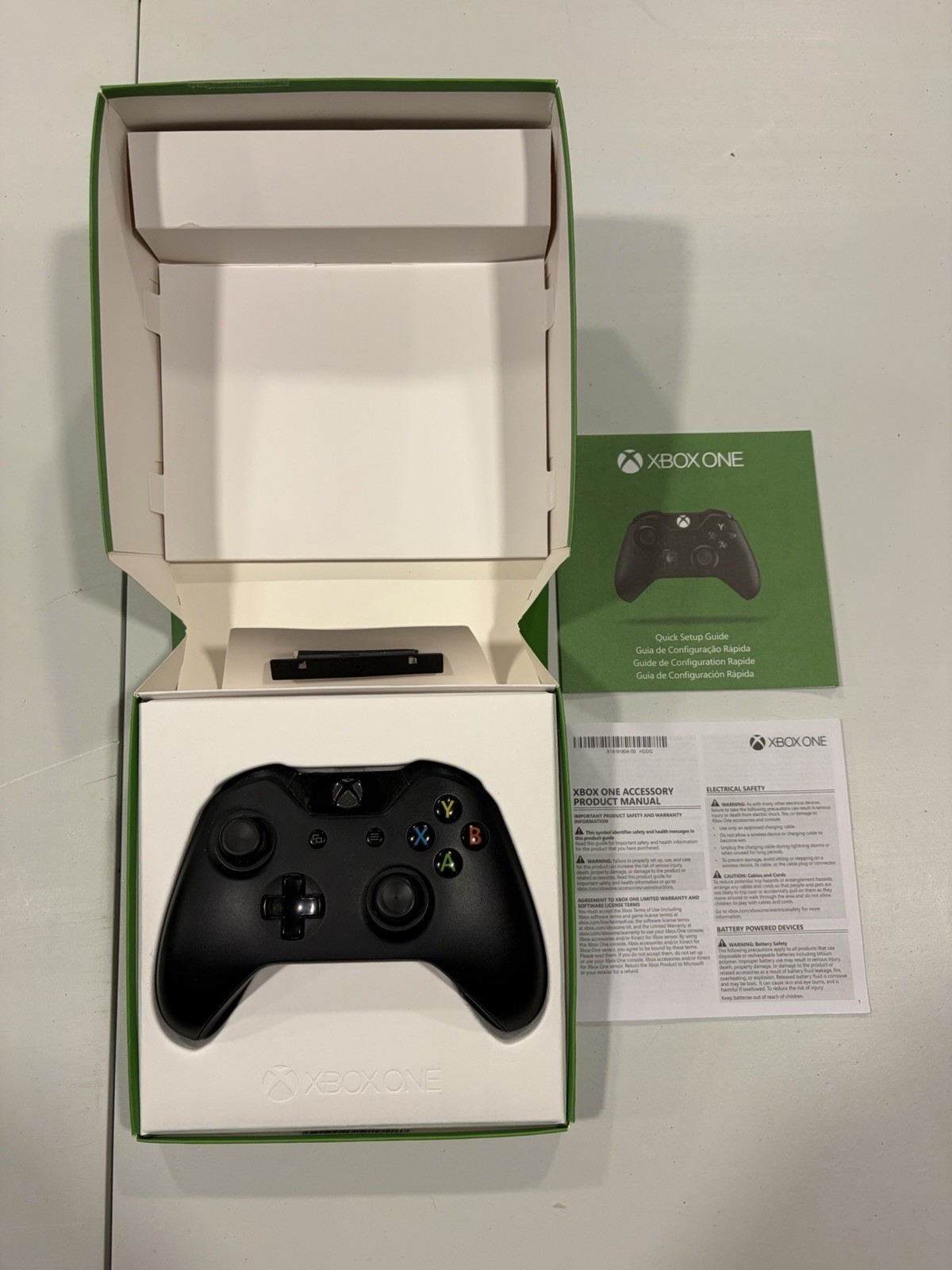 Microsoft Xbox One Console Bundle w/ Kinect, Controllers, Original Box & Inserts