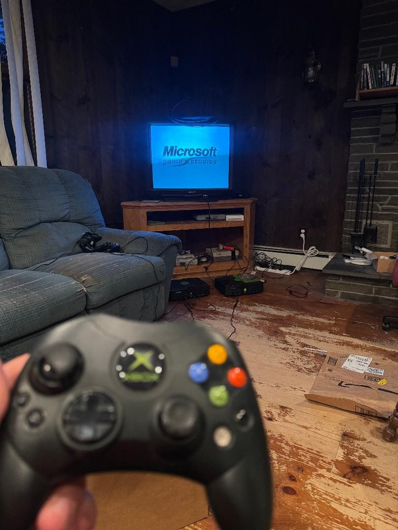 Original Xbox 1.0 Launch model With Controller and Cords READ DESCRIPRION!!!!