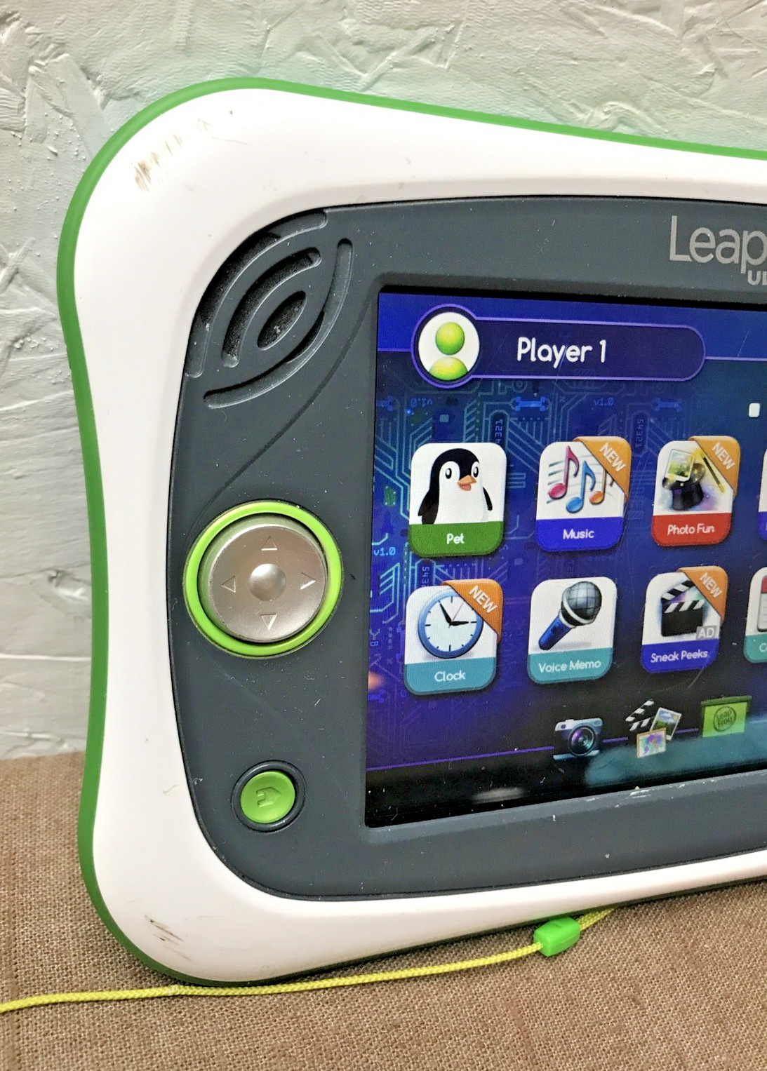 Powers On & Plays LeapFrog LeapPad Ultimate w/ Charger & Attached Stylus