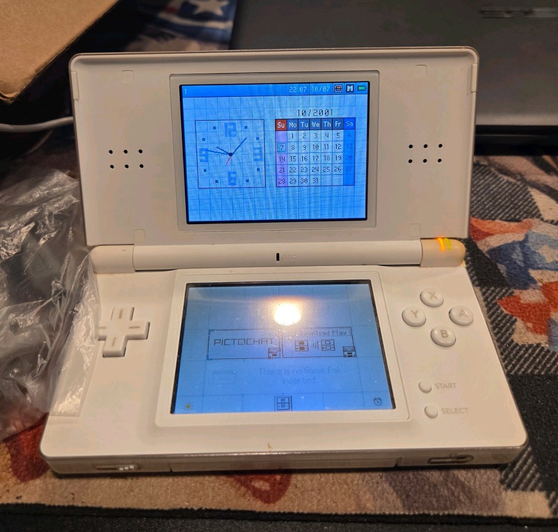 Nintendo DS Lite USG-001 JPN White Handheld Console Stylus & Cable EUC
