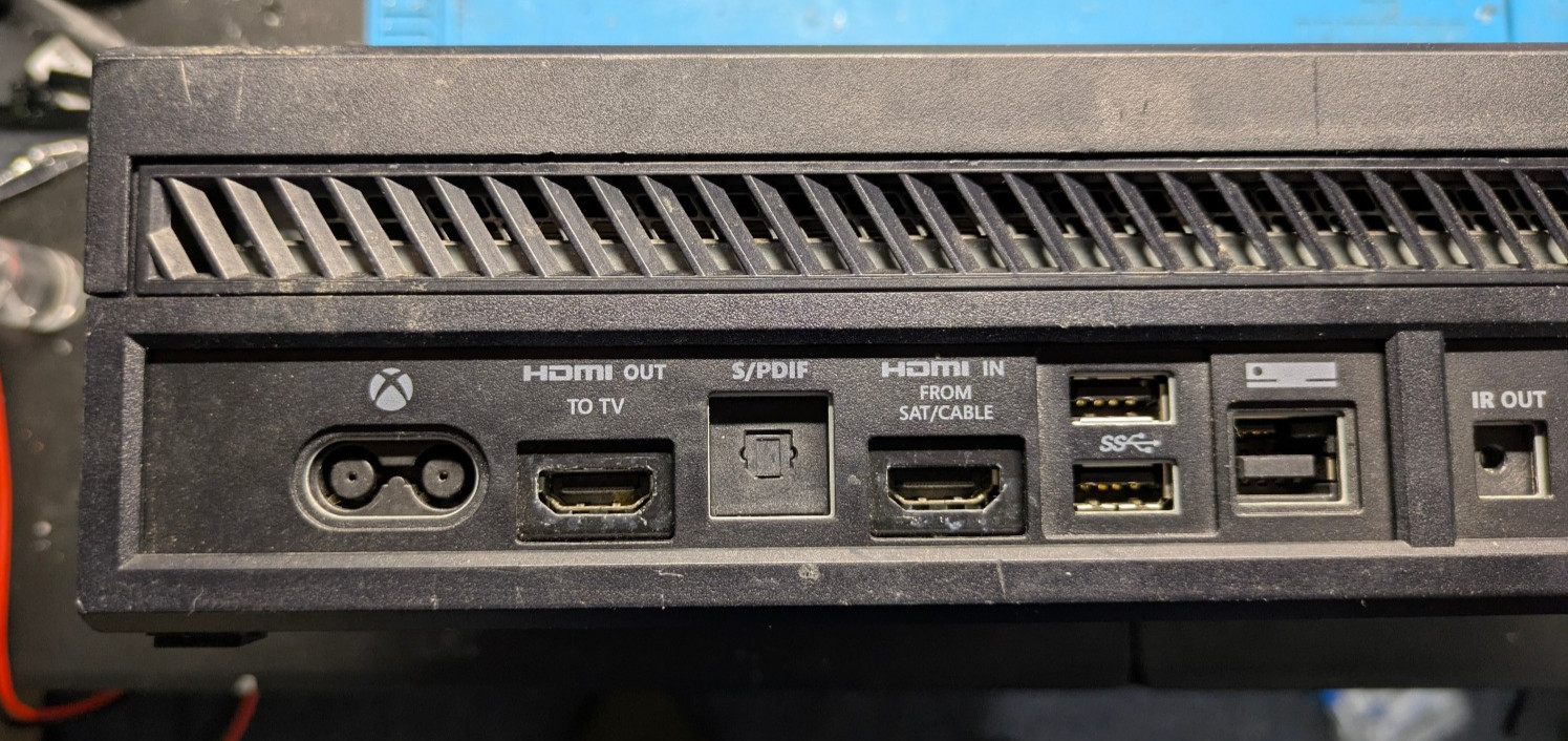 Microsoft Xbox One 1540 500GB Console Tested and WORKING