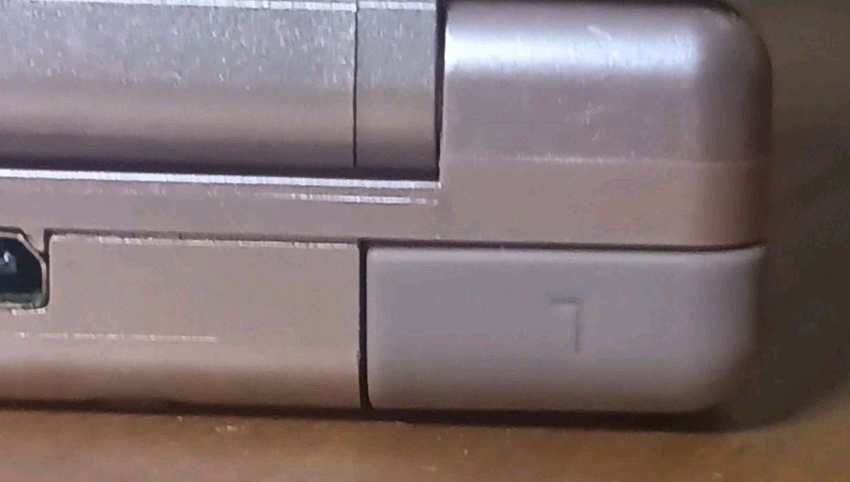 Nintendo DS Lite System Portable Gaming Console – Coral Pink Near Mint Condition