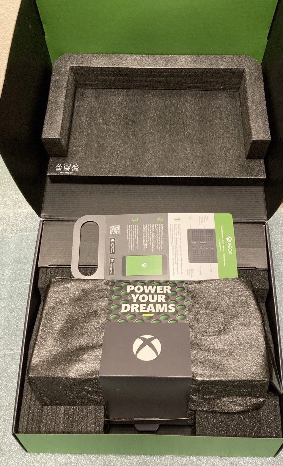 Microsoft Xbox Series X 1TB SSD Gaming Console Black RRT-00001 *HARDLY USED*