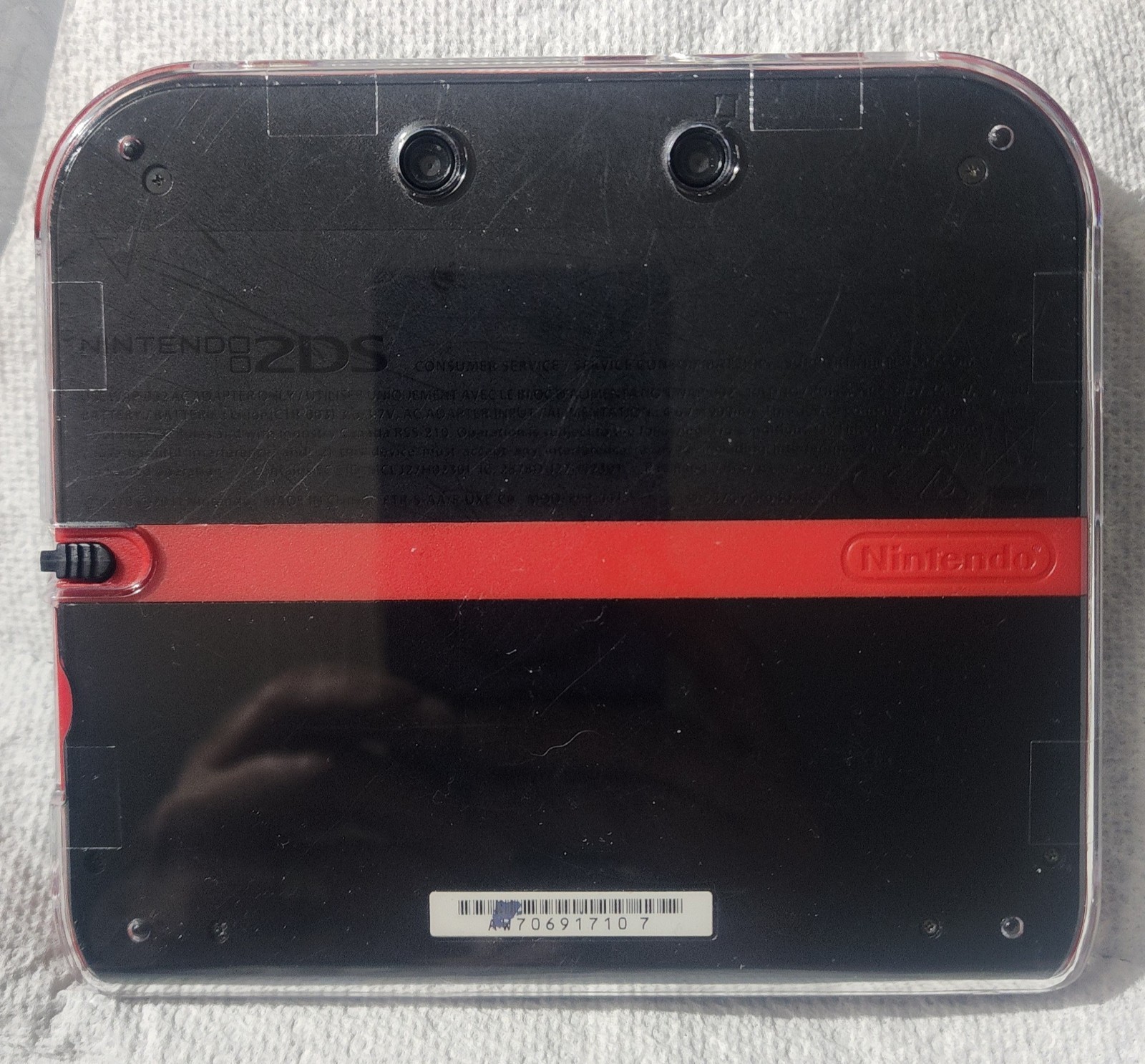 2ds console with 8 games ,box, Plastic Case, Everything Works