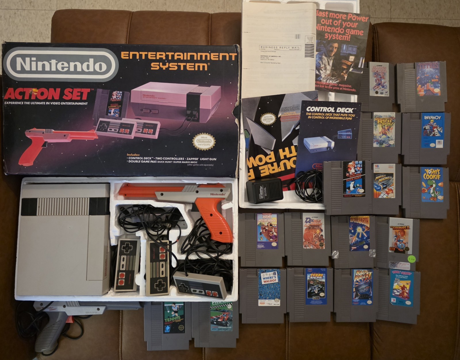 Nintendo NES Action Set Console CIB Inserts 2 Zappers 3 Controllers 17 Games